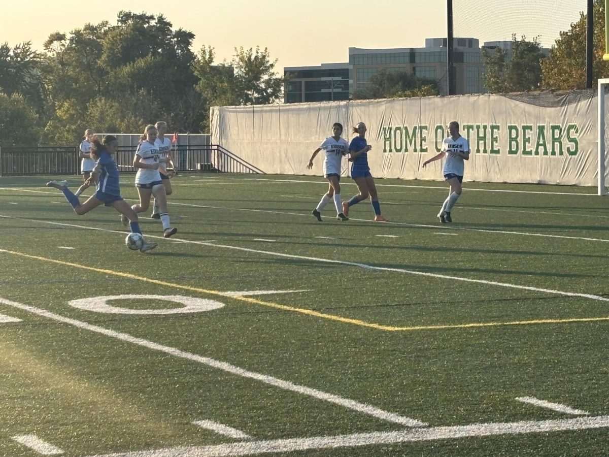 Sabina Peterson-Rajalingam '25 lines up for a kick into the offensive zone. 