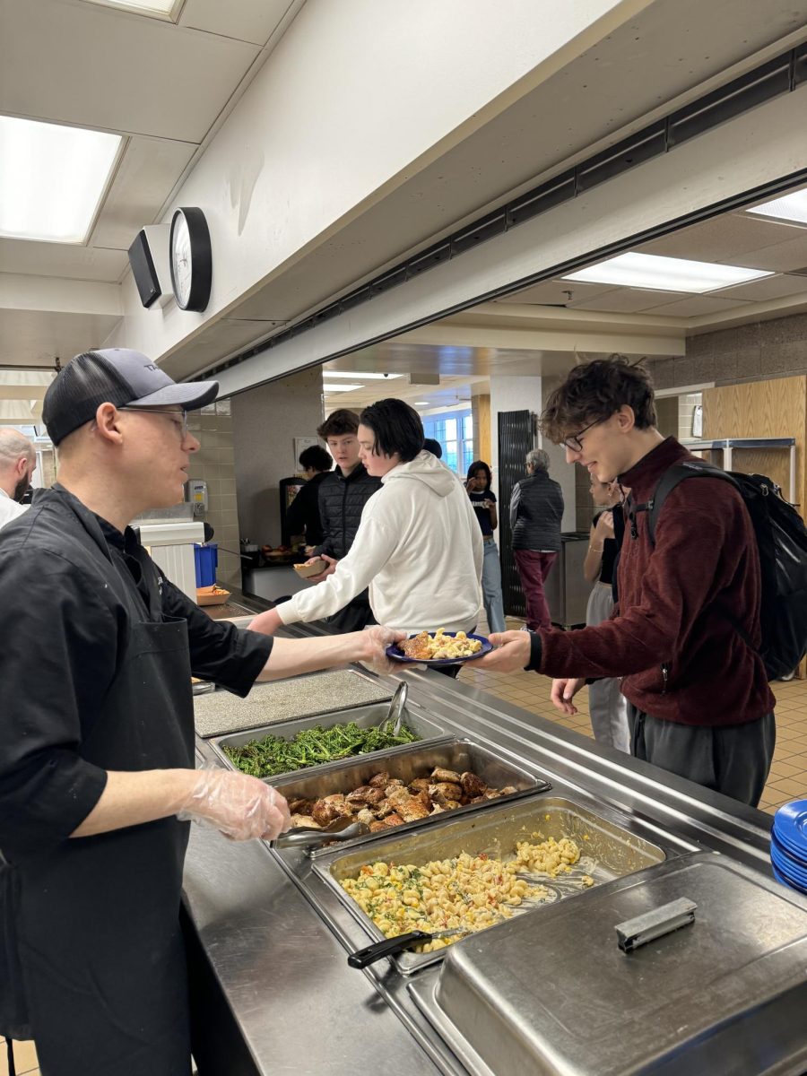 Saul Hananel handing out lunch to Zach Keller '26. 