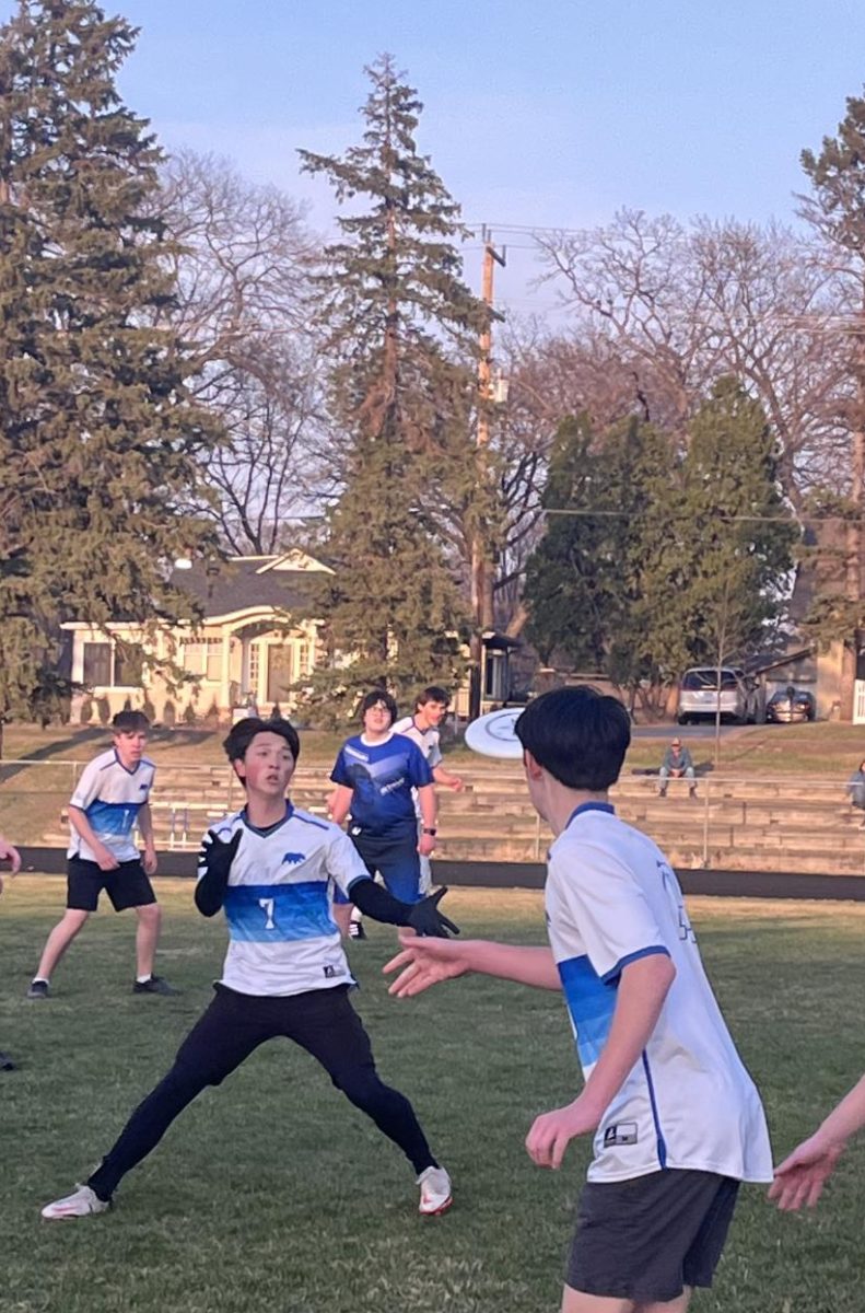 Cracraft (left) catches a pass from Kaiyo Barnell ‘27 (right) in a 11-10 loss to Woodbury on April 16.